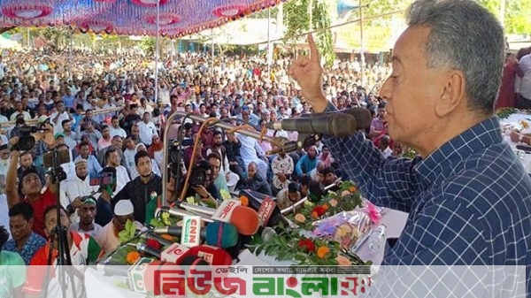 ১৭ বছর আমি বাড়িতে ঘুমাতে পারিনি আমির খসরু।