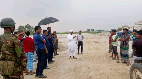 গফরগাঁওয়ে অবৈধভাবে বালু বিক্রয় করায় মোবাইল কোট অভিযান