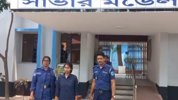 সাভার পিতাকে হত্যা করে ৯৯৯ কল করে আত্মসমর্পণ করেন মেয়ে