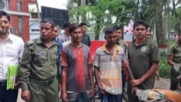 বাগেরহাটে হরিণের মাংস ও চামড়া সহ দুই যুবক আটক
