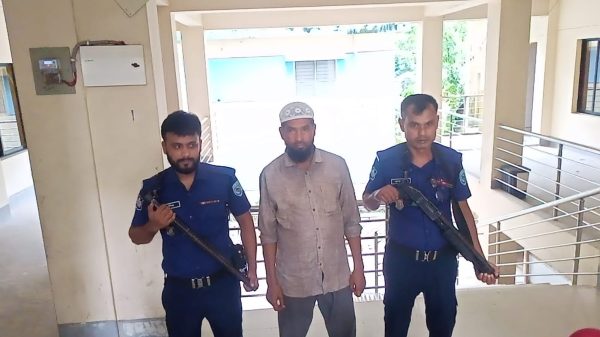 অতিরিক্ত খাজনা আদায় যৌথ বাহিনীর অভিযানে বিএনপি নেতা আটক