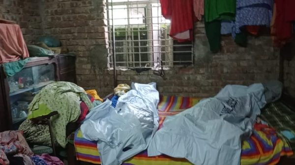 কুমিল্লার রামনাগর এলাকার নিজ বাড়ি থোকে মা ও মেয়ের মরদেহ উদ 