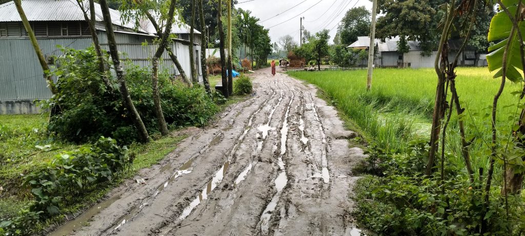 বকশীগঞ্জ উপজেলার ফজিলত পাড়ার রাস্তার বেহাল দশা, চরম দুর্ভোগে পড়েছেন এলাকাবাসী