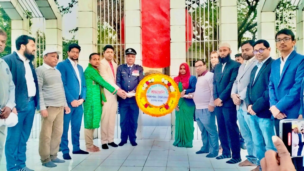 জামালগঞ্জে সূর্যোদয়ের প্রথম প্রহরেই শহীদ মিনারে পুষ্পস্তবক, দিনব্যাপী কর্মসূচিতে বিজয় দিবস উদযাপন
