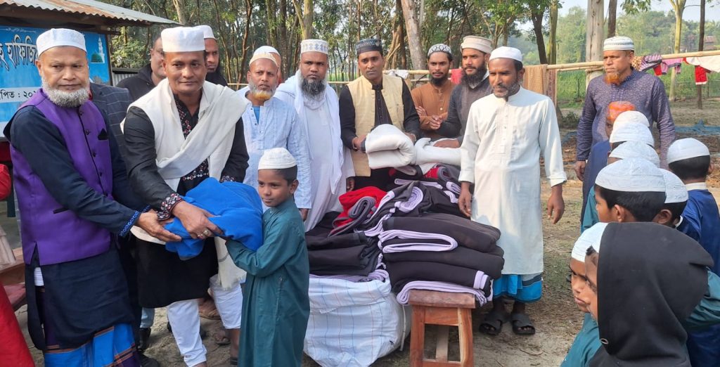 <span>1 / </span>মানিকগঞ্জে কেন্দ্রীয় যুবদল নেতার উদ্যোগে মাদ্রাসা শিক্ষার্থীদের মাঝে কম্বল বিতরণ