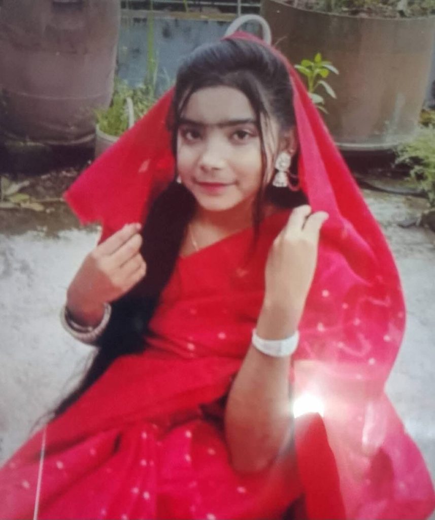 <span>1 / </span>রাজৈরে কিশোরীর রহস্যজনক মৃত্যু: ঘর থেকে মিথিলার মরদেহ উদ্ধার