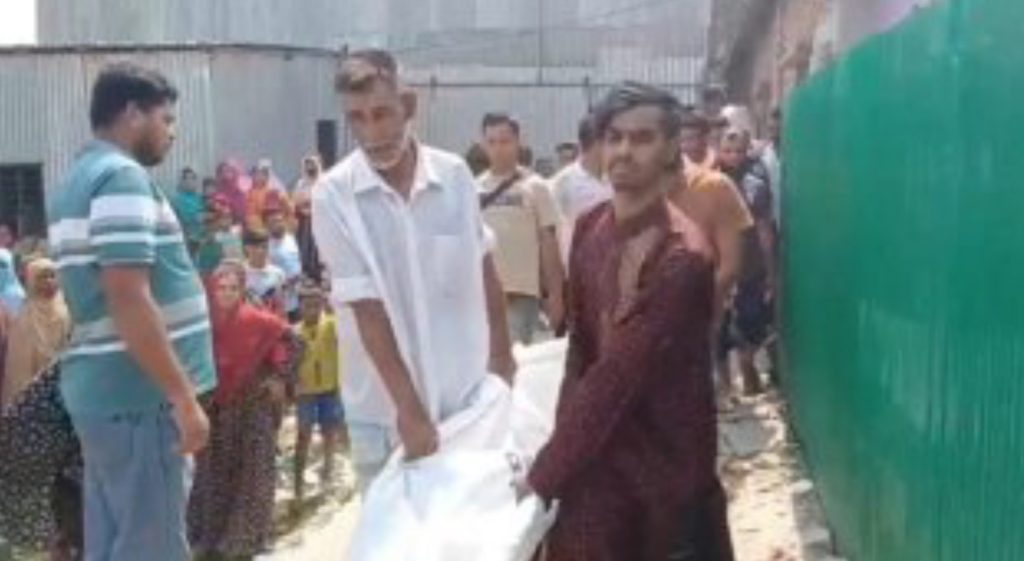 <span>1 / </span>আশুলিয়ায় অন্তঃসত্ত্বা নারীর মরদেহ উদ্ধার, স্বামী পলাতক