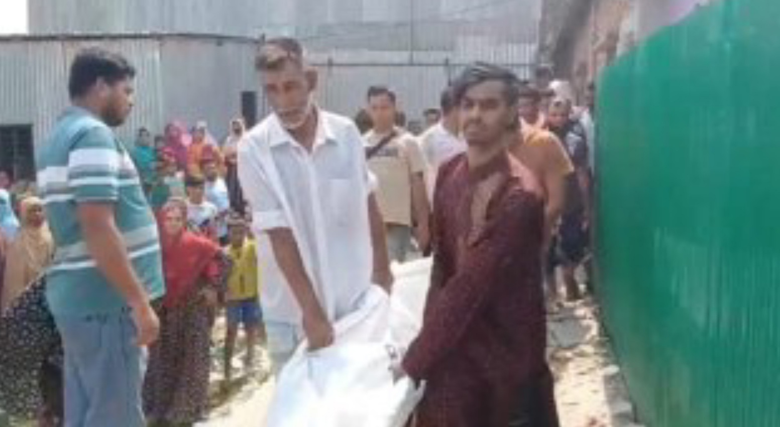 আশুলিয়ায় অন্তঃসত্ত্বা নারীর মরদেহ উদ্ধার, স্বামী পলাতক