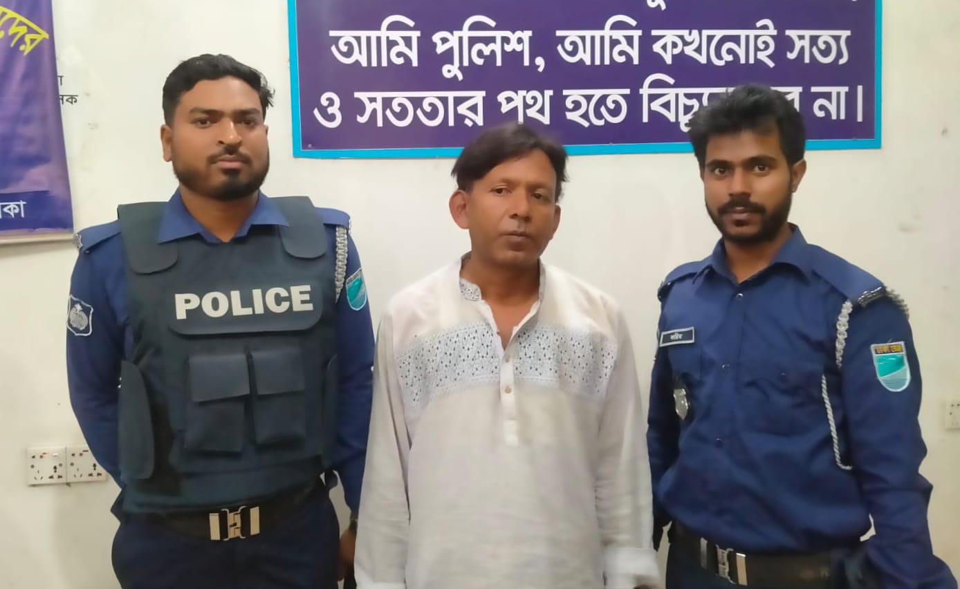 আশুলিয়ায় মুজিব সেনা ঐক্য লীগের সভাপতি গ্রেপ্তার