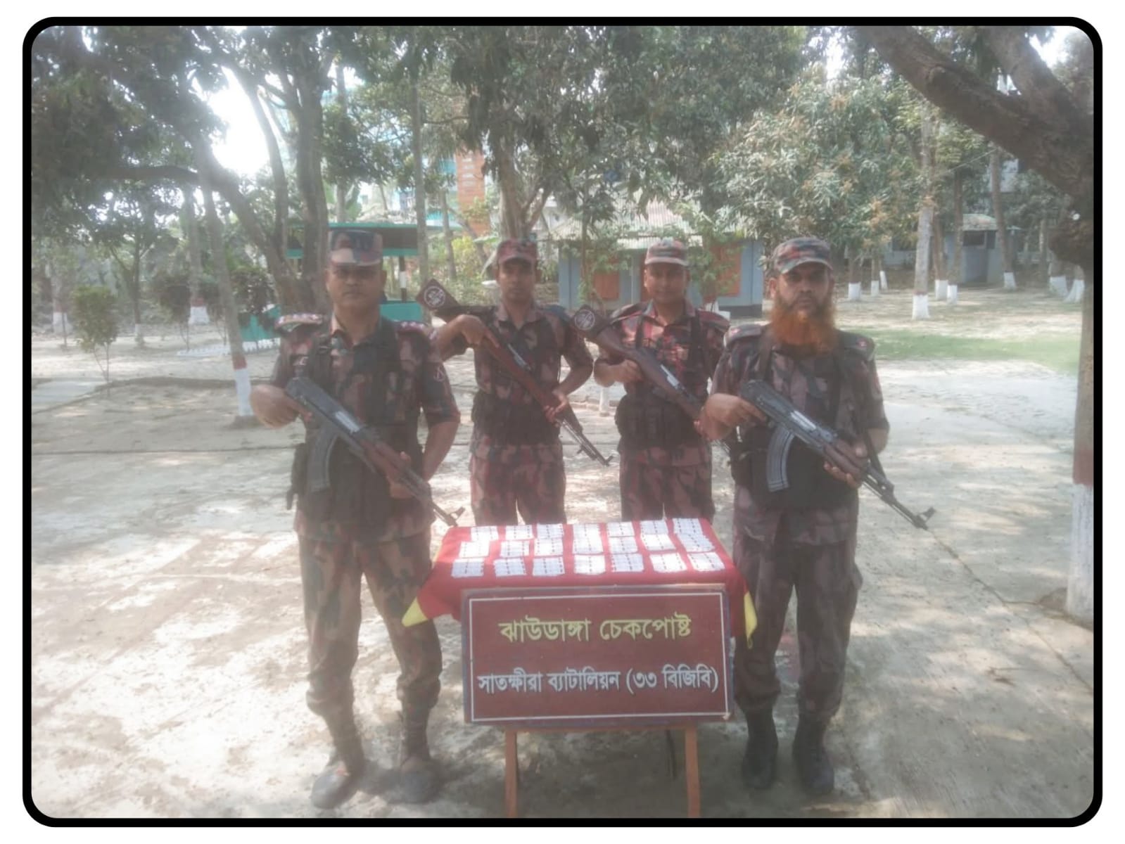 সাতক্ষিরা কলারোয়া সীমান্তে বিজিবির চোরাচালান বিরোধী অভিযানে প্রায় এক লক্ষ টাকার ভারতীয় মালামাল জব্দ