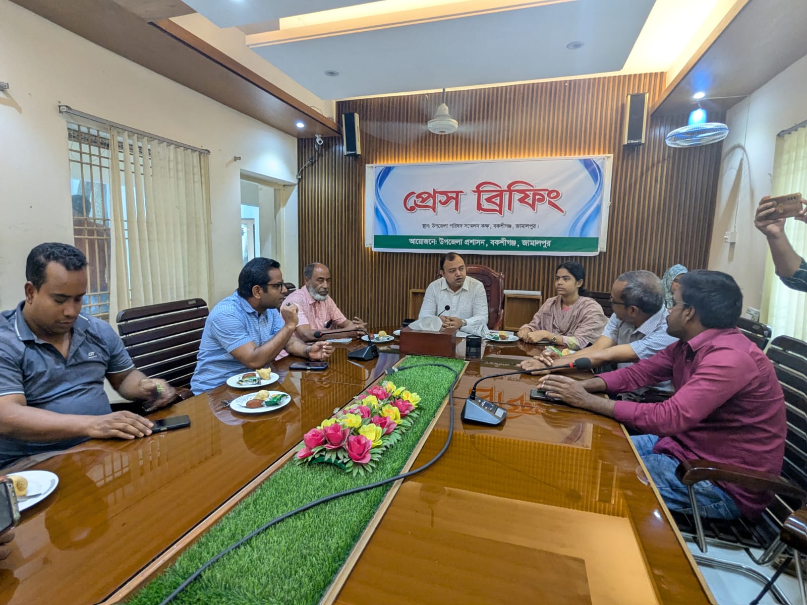 বকশীগঞ্জে ফ্যামিলি কার্ড বিতরণ উদ্বোধন   উপজেলা প্রশাসনের প্রেস ব্রিফিং