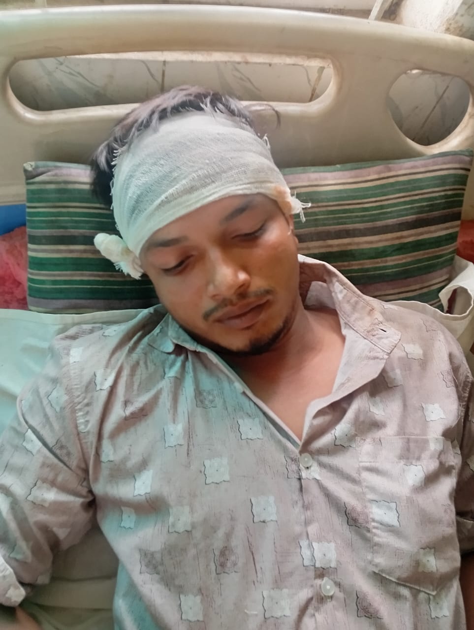 জমি নিয়ে সংঘর্ষে: বকশীগঞ্জে বাড়িঘরে হামলা আহত-৫