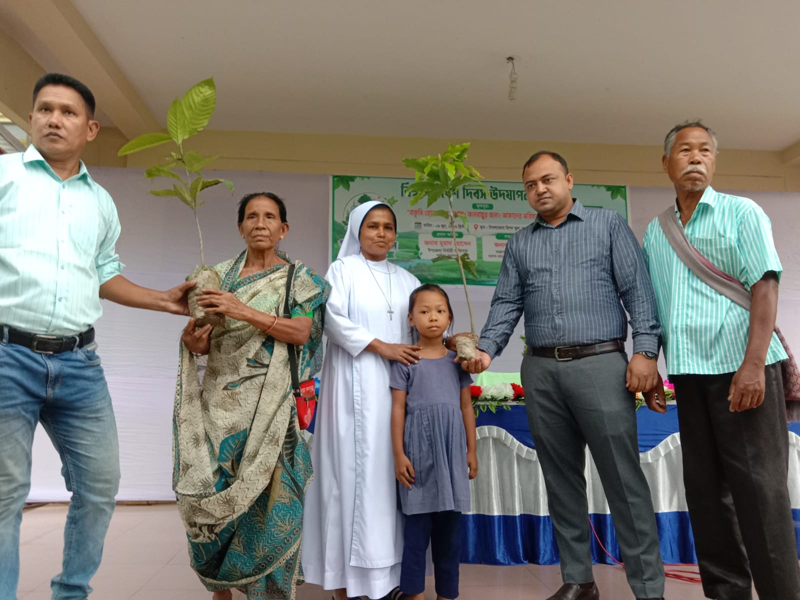 বিশ্ব পরিবেশ দিবস উপলক্ষে বকশীগঞ্জে গাছের চারা বিতরণ