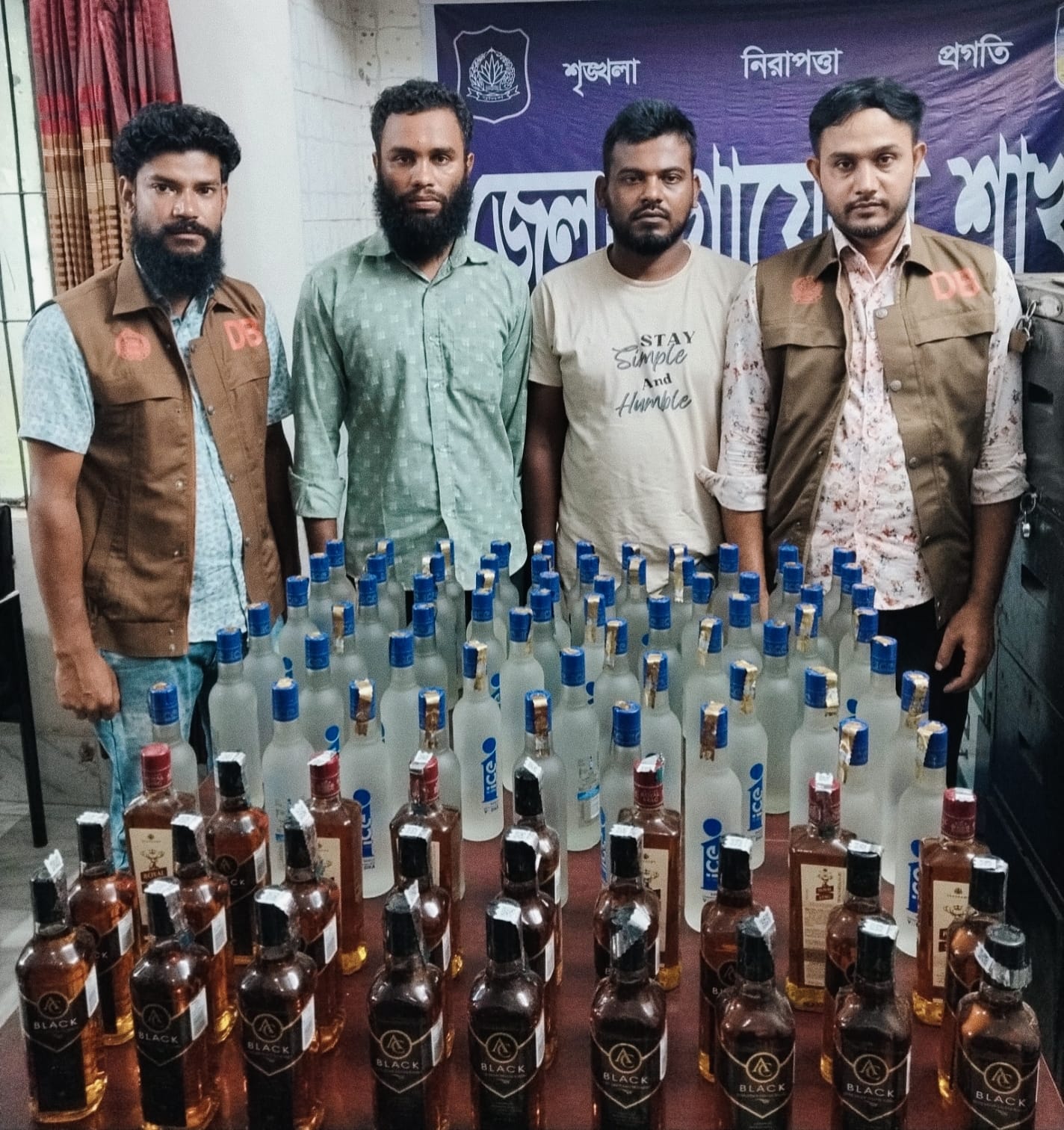 জামালপুরে ভারতীয় মদসহ ২ মাদক ব্যবসায়ী আটক