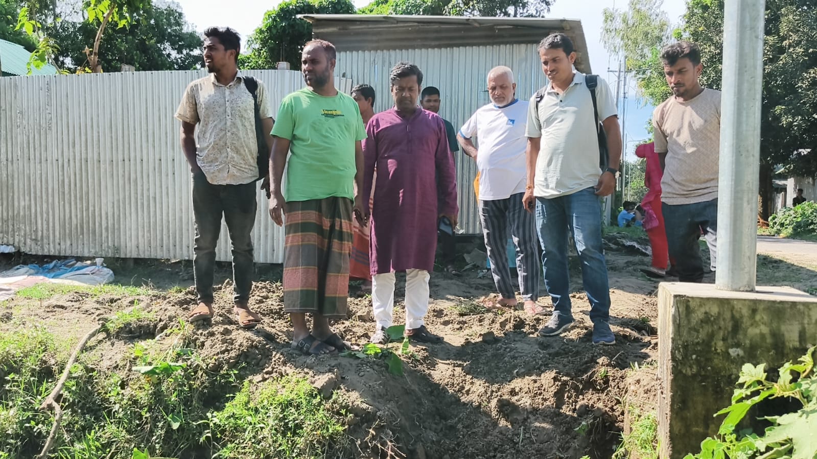  বকশীগঞ্জে পানি নিষ্কাশনের ব্যবস্থা করে দিলেন বিএনপি নেতা